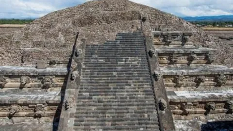 王楚钦WTT重庆赛突破重围晋级八强